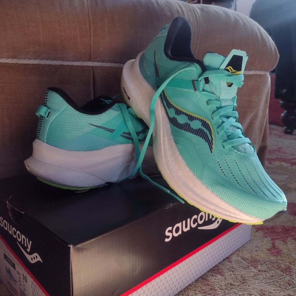 Saucony Tempus women's US size 10 new with box running shoes